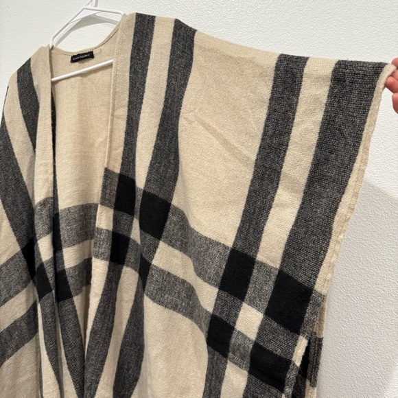 Banana Republic Erin Plaid Poncho Wrap OS Tan Black Cashmere Wool Fringe - Picture 4 of 6